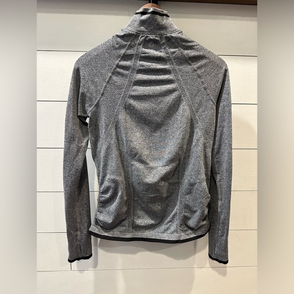 Athleta Fastest Track Gray Long Sleeve Quarter-Zip Pullover- size Medium - Picture 4 of 7